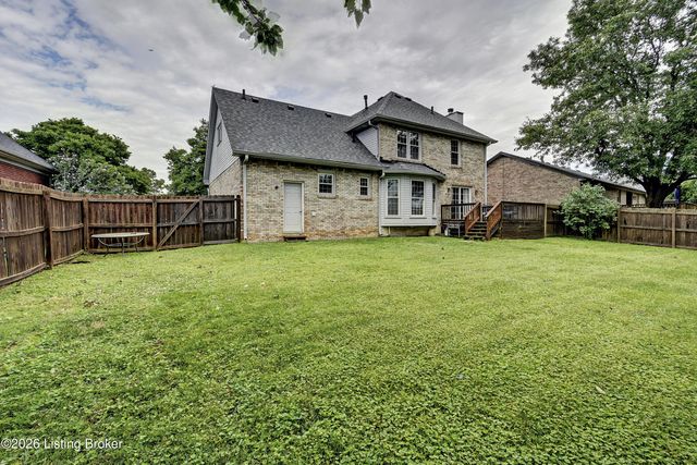 4924 Hunters Point Cir, Louisville, KY 40216