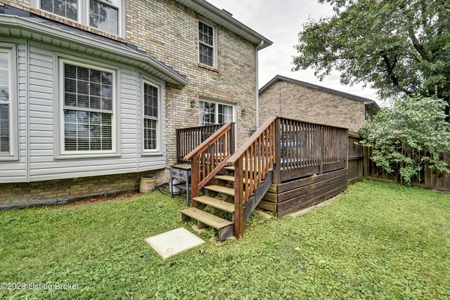 4924 Hunters Point Cir, Louisville, KY 40216