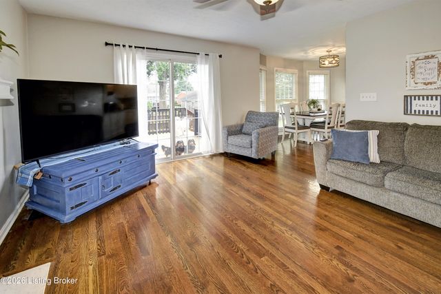 4924 Hunters Point Cir, Louisville, KY 40216