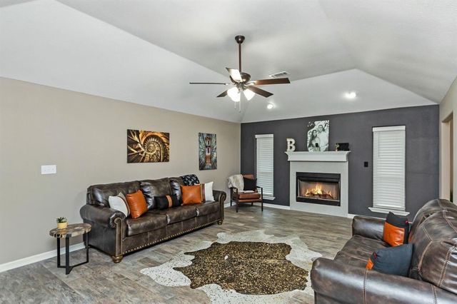 3300 Michelle Avenue, Vidor, TX 77662