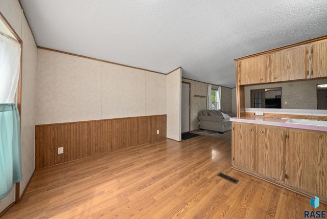 4610 W 15th Pl Place, Sioux Falls, SD 57106