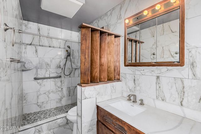 1418 W Keim Drive, Phoenix, AZ 85013