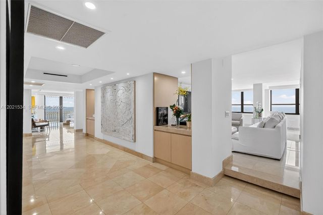 2 Grove Isle Drive B801802, Miami, FL 33133
