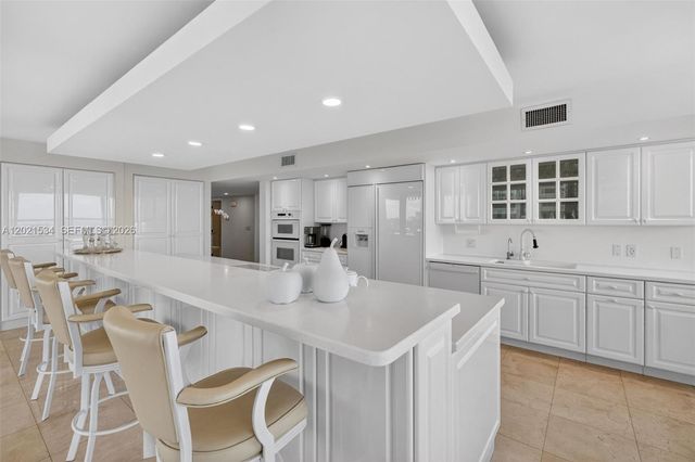 2 Grove Isle Drive B801802, Miami, FL 33133