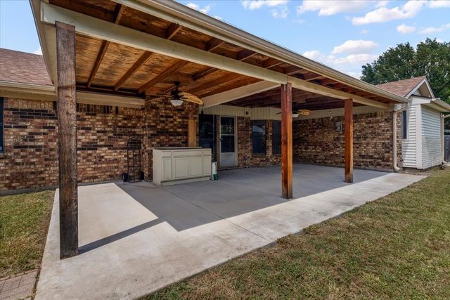 9901 Dickens Drive, Benbrook, TX 76126