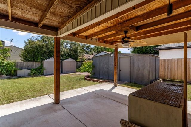 9901 Dickens Drive, Benbrook, TX 76126