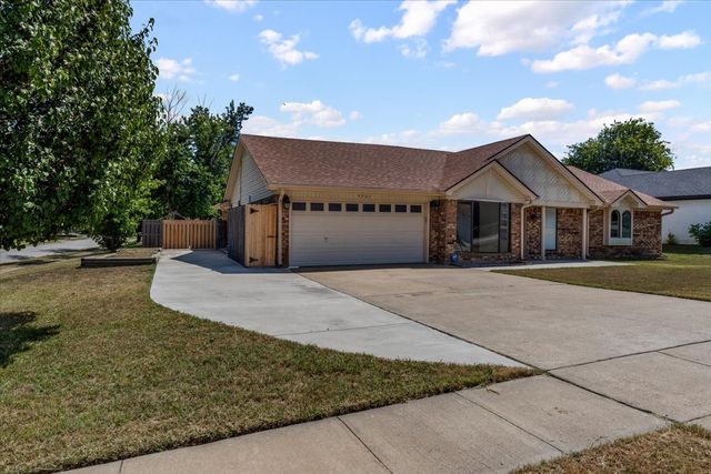 9901 Dickens Drive, Benbrook, TX 76126