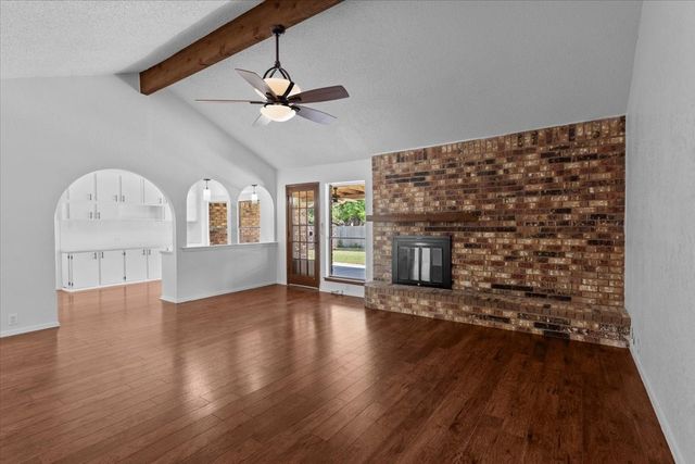 9901 Dickens Drive, Benbrook, TX 76126