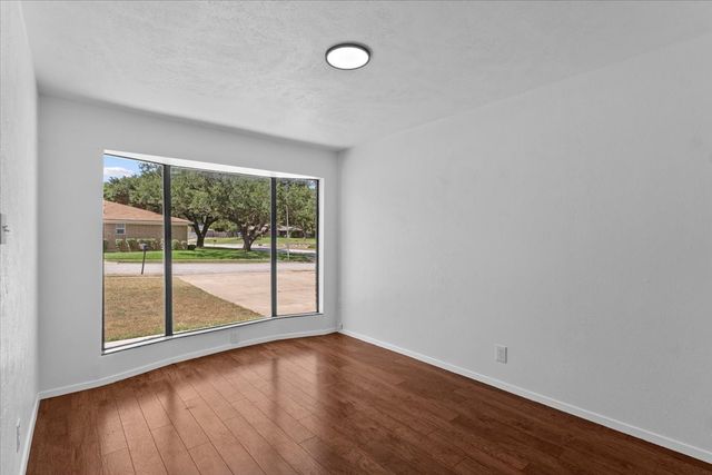 9901 Dickens Drive, Benbrook, TX 76126