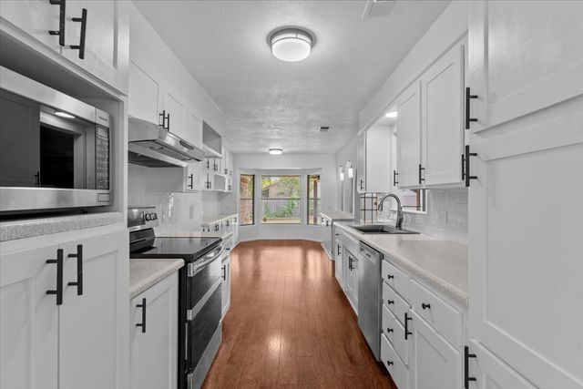 9901 Dickens Drive, Benbrook, TX 76126