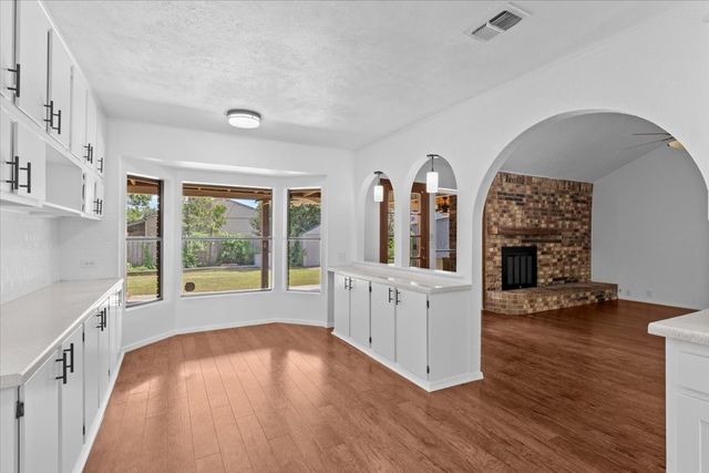 9901 Dickens Drive, Benbrook, TX 76126
