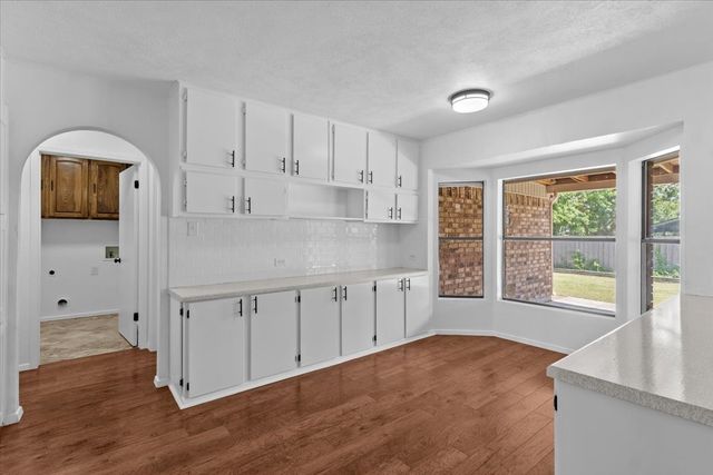 9901 Dickens Drive, Benbrook, TX 76126