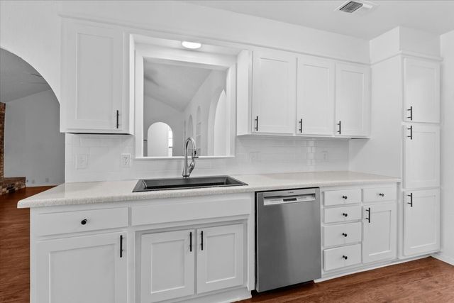 9901 Dickens Drive, Benbrook, TX 76126