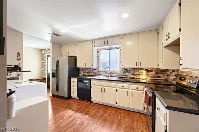 221 Pecos Way, Las Vegas, NV 89121