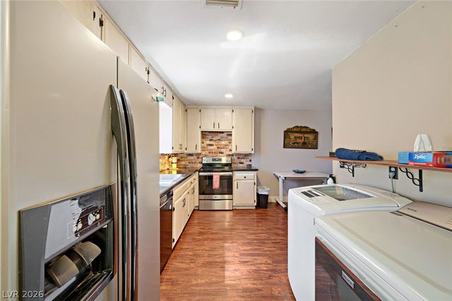 221 Pecos Way, Las Vegas, NV 89121
