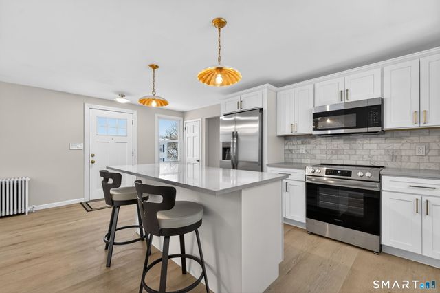 87 West Street, Manchester, CT 06040