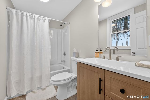 87 West Street, Manchester, CT 06040