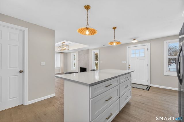 87 West Street, Manchester, CT 06040