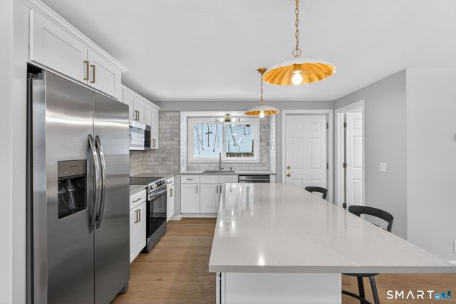 87 West Street, Manchester, CT 06040