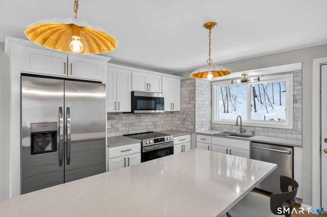 87 West Street, Manchester, CT 06040