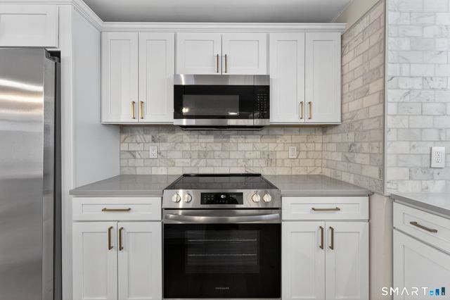 87 West Street, Manchester, CT 06040