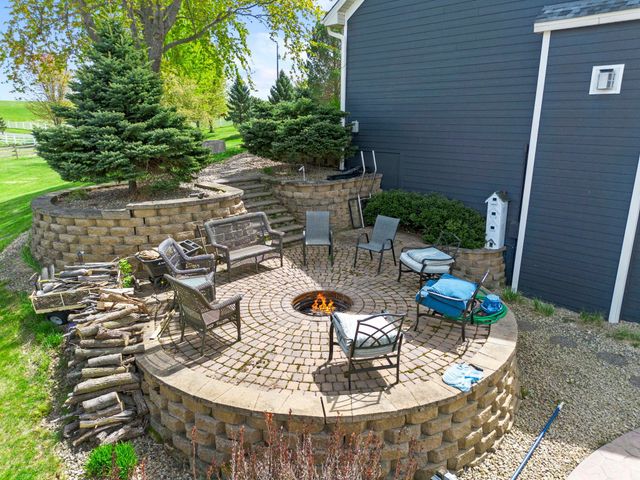 8665 Pioneer Trail, Loretto, MN 55357