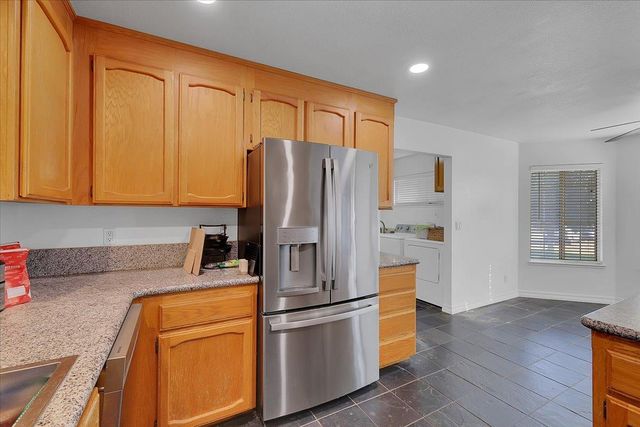 8890 Daguerra Point Dr, Marysville, CA 95901