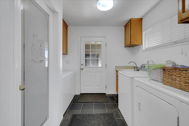 8890 Daguerra Point Dr, Marysville, CA 95901