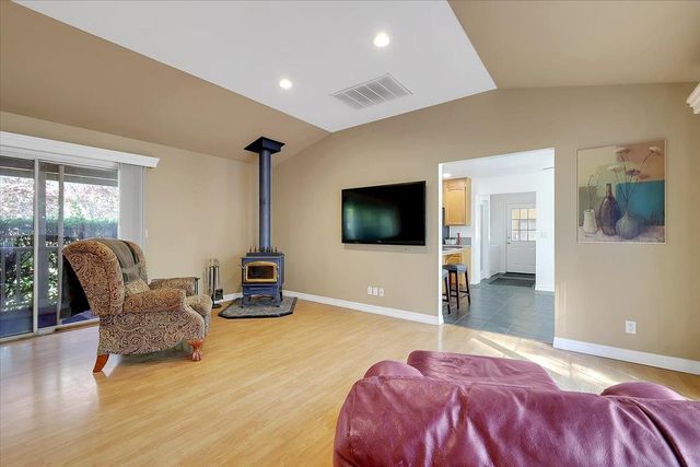 8890 Daguerra Point Dr, Marysville, CA 95901