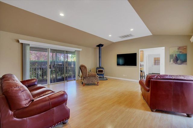 8890 Daguerra Point Dr, Marysville, CA 95901