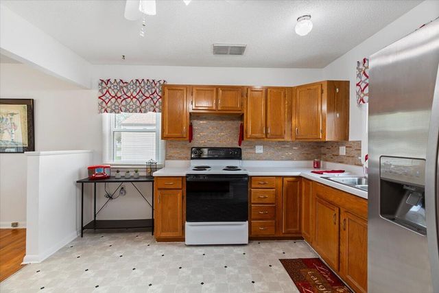 913 S 34TH Street, Council Bluffs, IA 51501