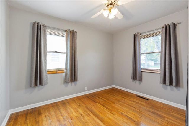 913 S 34TH Street, Council Bluffs, IA 51501