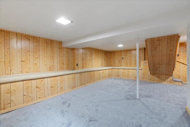 913 S 34TH Street, Council Bluffs, IA 51501