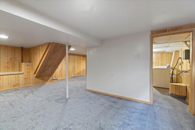 913 S 34TH Street, Council Bluffs, IA 51501