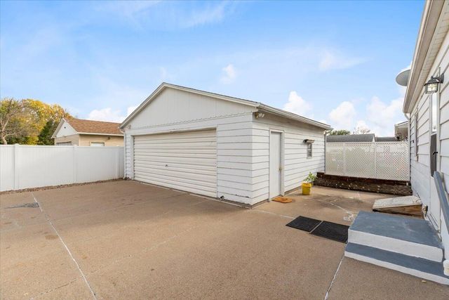 913 S 34TH Street, Council Bluffs, IA 51501