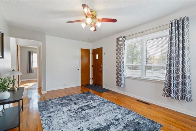 913 S 34TH Street, Council Bluffs, IA 51501