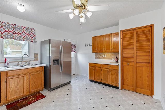 913 S 34TH Street, Council Bluffs, IA 51501