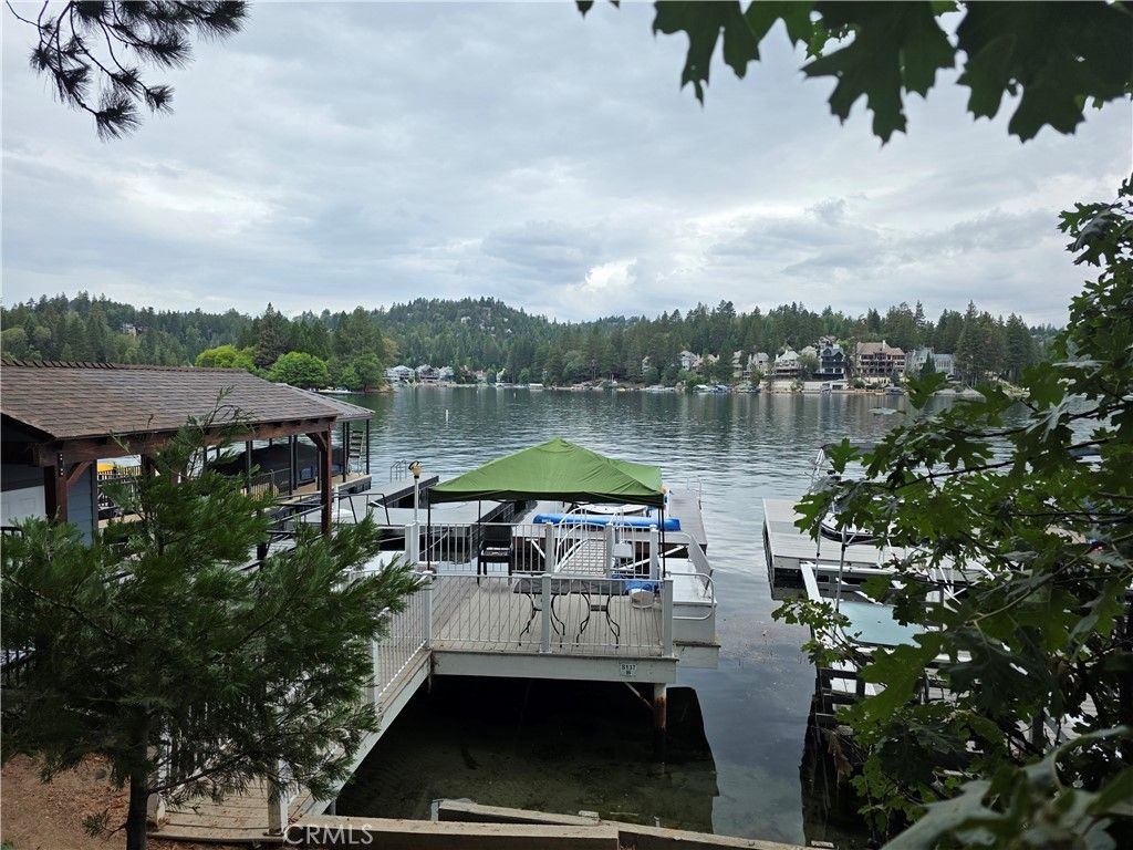 Image 2 of property listing at 137 S 137 B, Lake Arrowhead, CA 92352