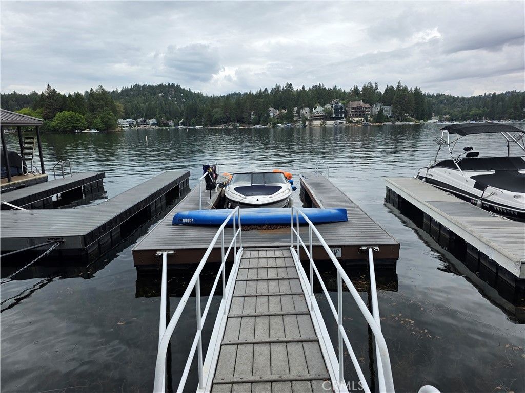 Image 6 of property listing at 137 S 137 B, Lake Arrowhead, CA 92352