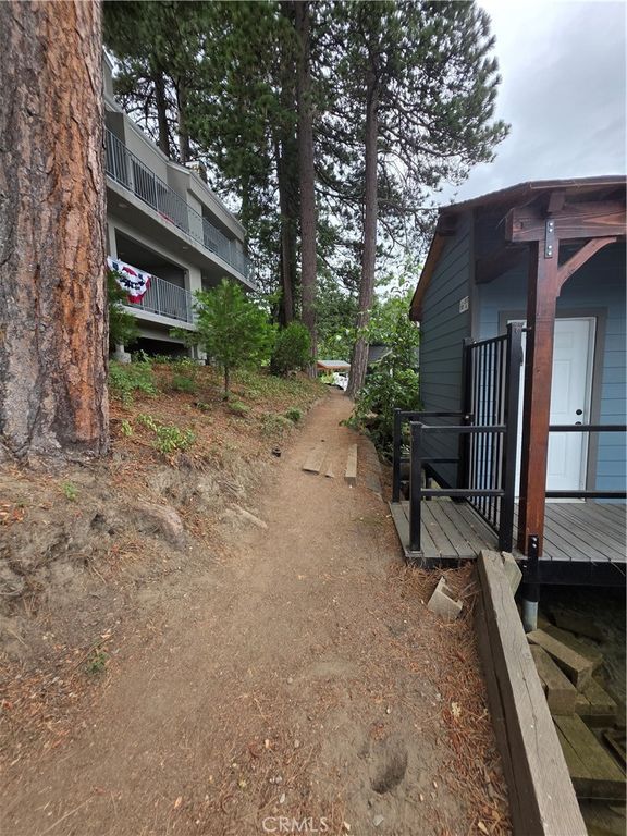 Image 8 of property listing at 137 S 137 B, Lake Arrowhead, CA 92352