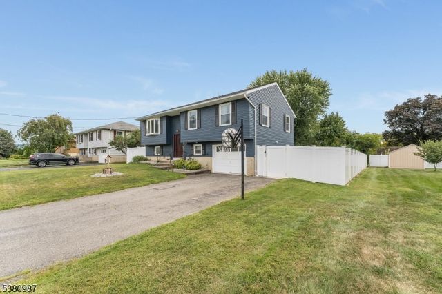 706 Lynda Rd, Lopatcong Twp., NJ 08865