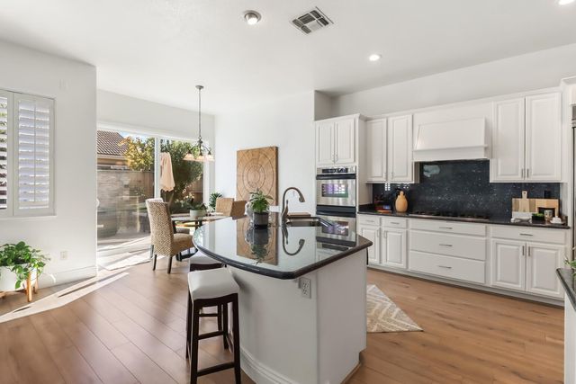 260 Vista Creek Cir, Sacramento, CA 95835