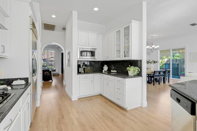 260 Vista Creek Cir, Sacramento, CA 95835