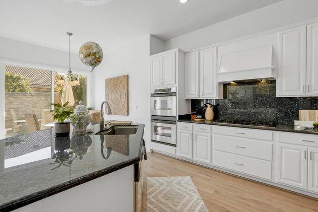 260 Vista Creek Cir, Sacramento, CA 95835