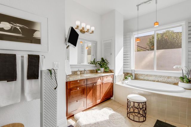 260 Vista Creek Cir, Sacramento, CA 95835