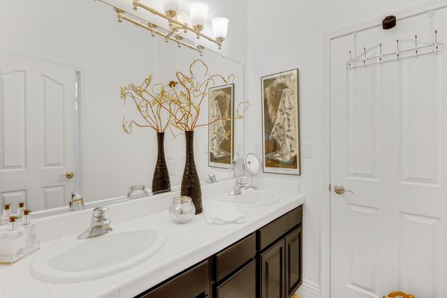 260 Vista Creek Cir, Sacramento, CA 95835