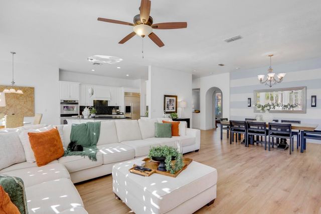 260 Vista Creek Cir, Sacramento, CA 95835