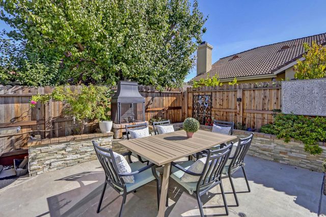 260 Vista Creek Cir, Sacramento, CA 95835