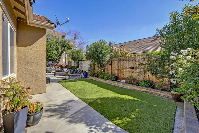 260 Vista Creek Cir, Sacramento, CA 95835