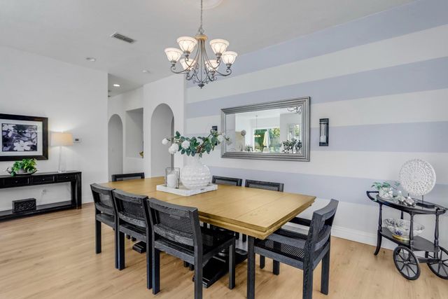 260 Vista Creek Cir, Sacramento, CA 95835